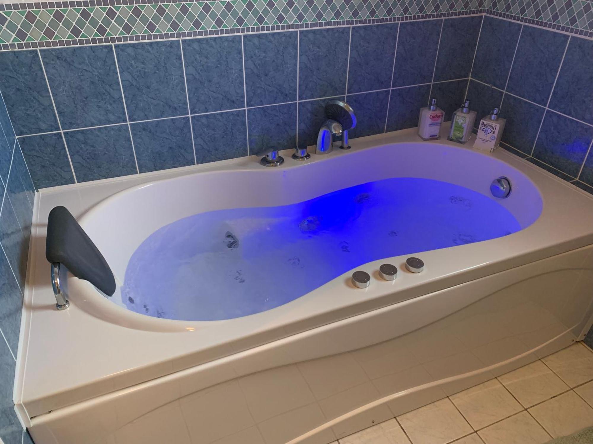 Gite 3 Etoiles Les Gourlines Avec Balneo, Veranda, Piscine Et Garage Avermes Εξωτερικό φωτογραφία